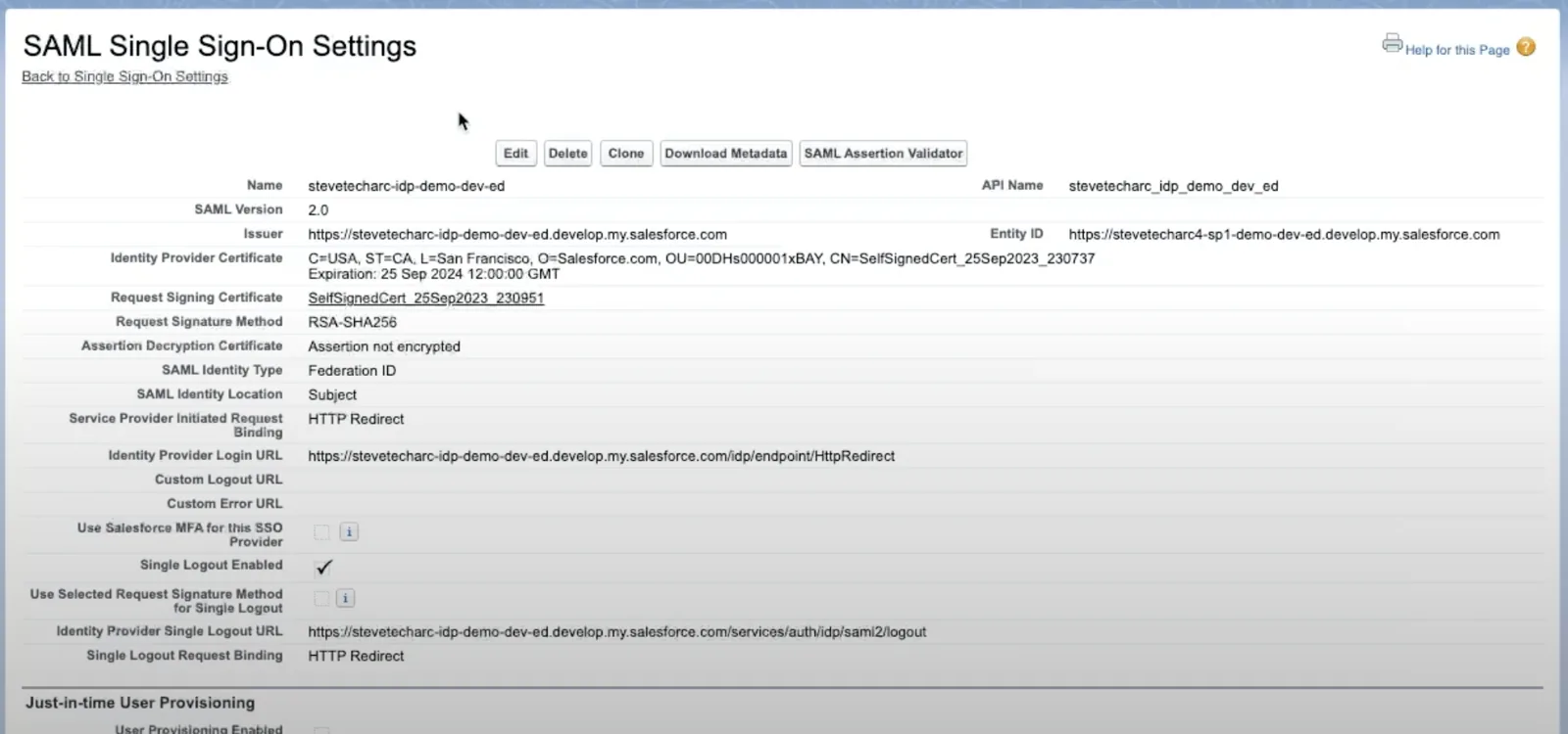 Skærmbillede: de gemte indstillinger for SAML-baseret single sign-on i tjenesteudbyderens org med identitetsudbyderens login-URL
