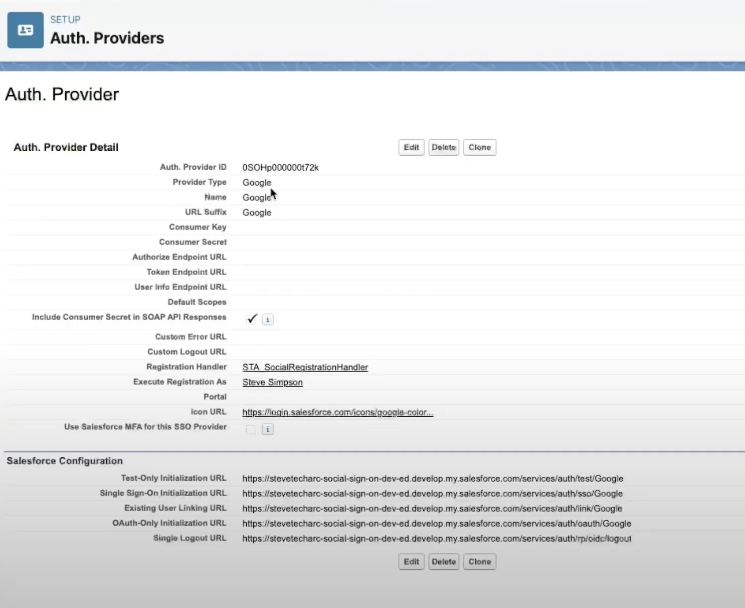 Skærmbillede: en Google-autentificeringsudbyder i Salesforce Setup med registreringshandleren og URL'erne til single sign-on
